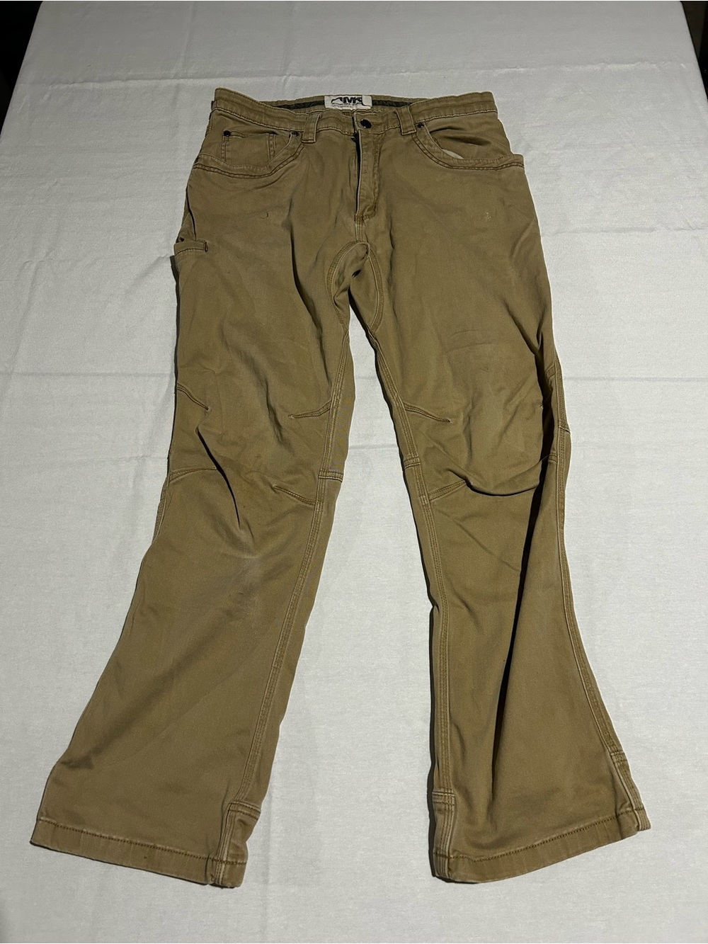 Mountain Khakis Men's Cargo Pants in Tan